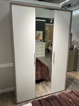 Шкаф Гравита 3-дверный белый глянец